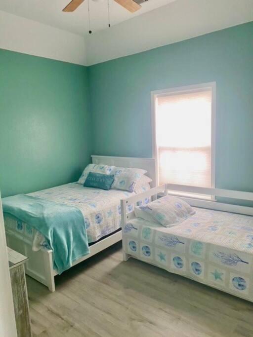 Sunny Delight - Sleeps 10 - Generous Space! Bolivar Peninsula Exterior photo